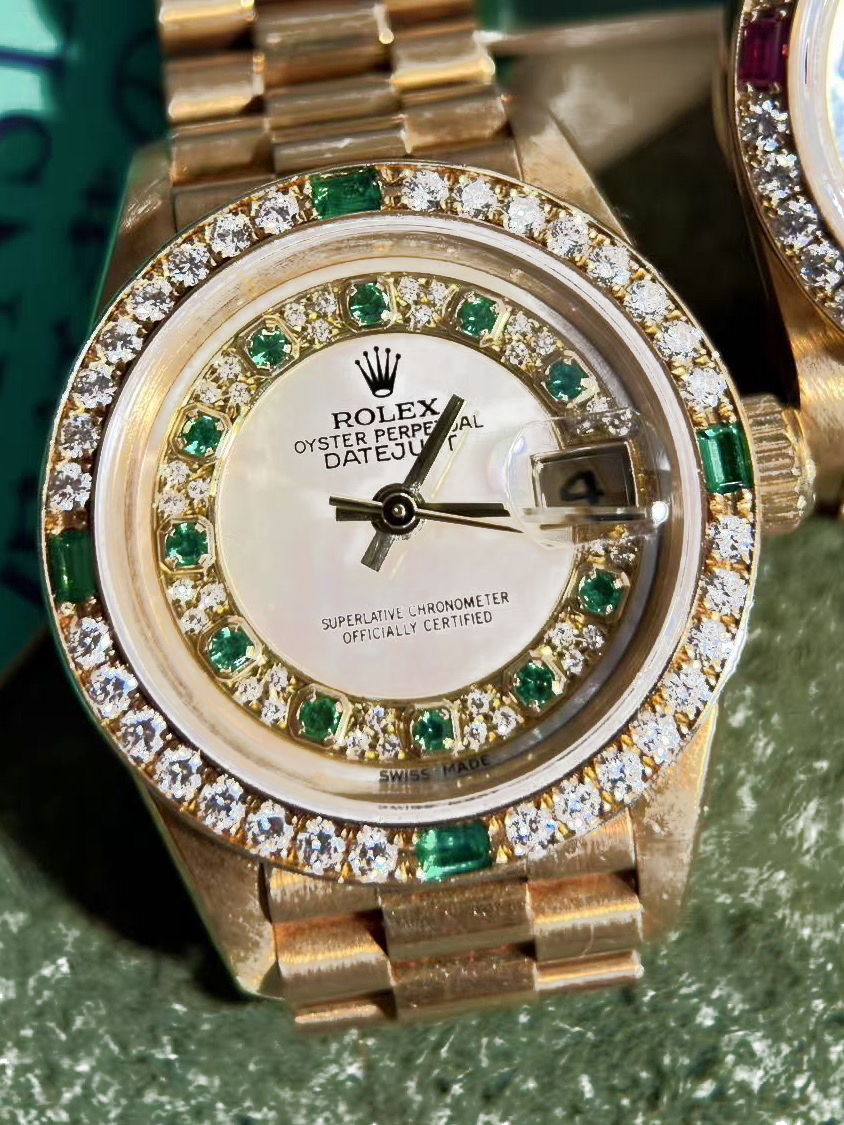 Rolex Vintage 69078 Mother of Pearl Emerald Dial 28mm 18k Yellow Gold President Bracelet